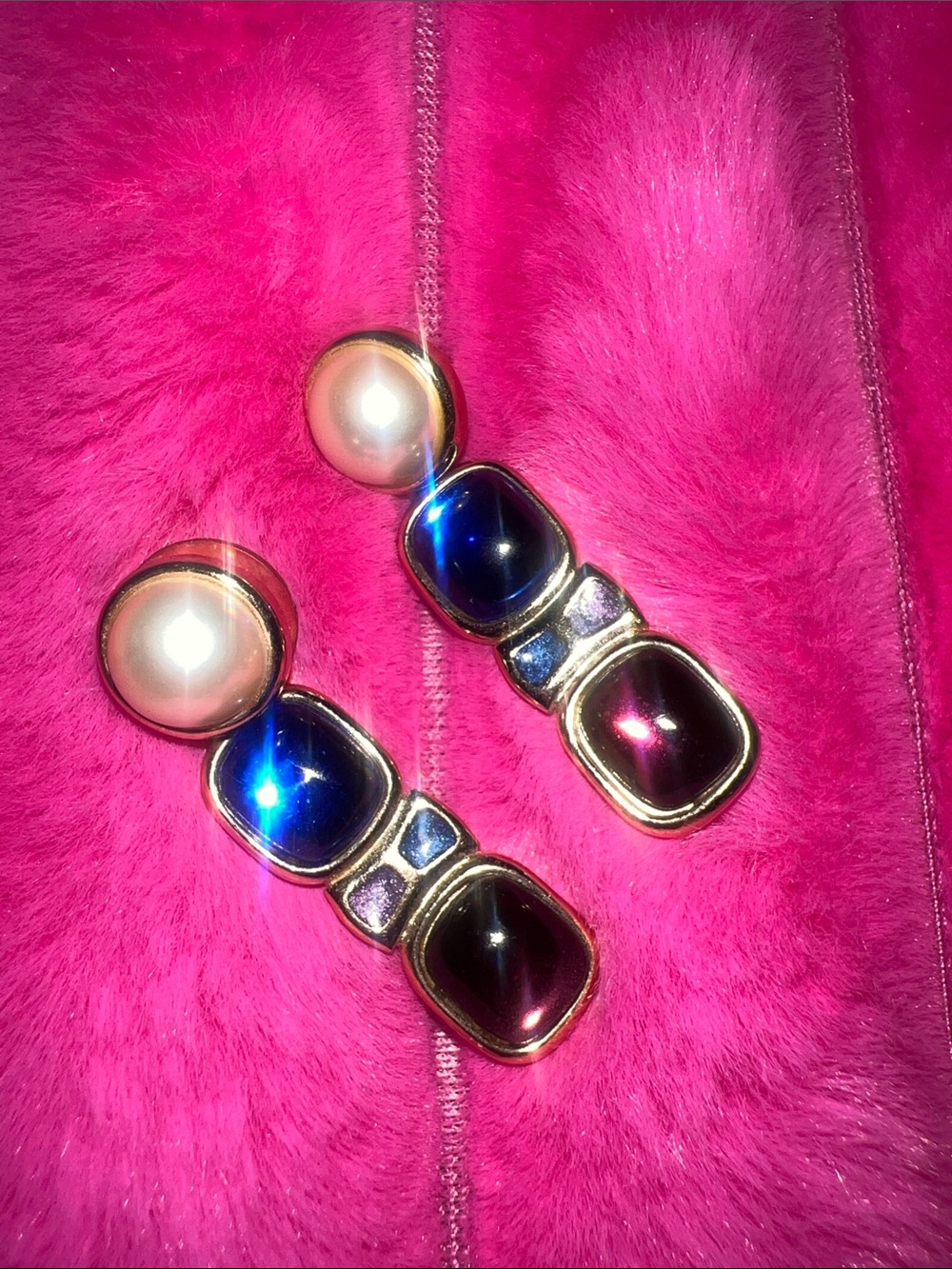 Trifari vintage lucite, enamel, and pearl drop earrings, like new !